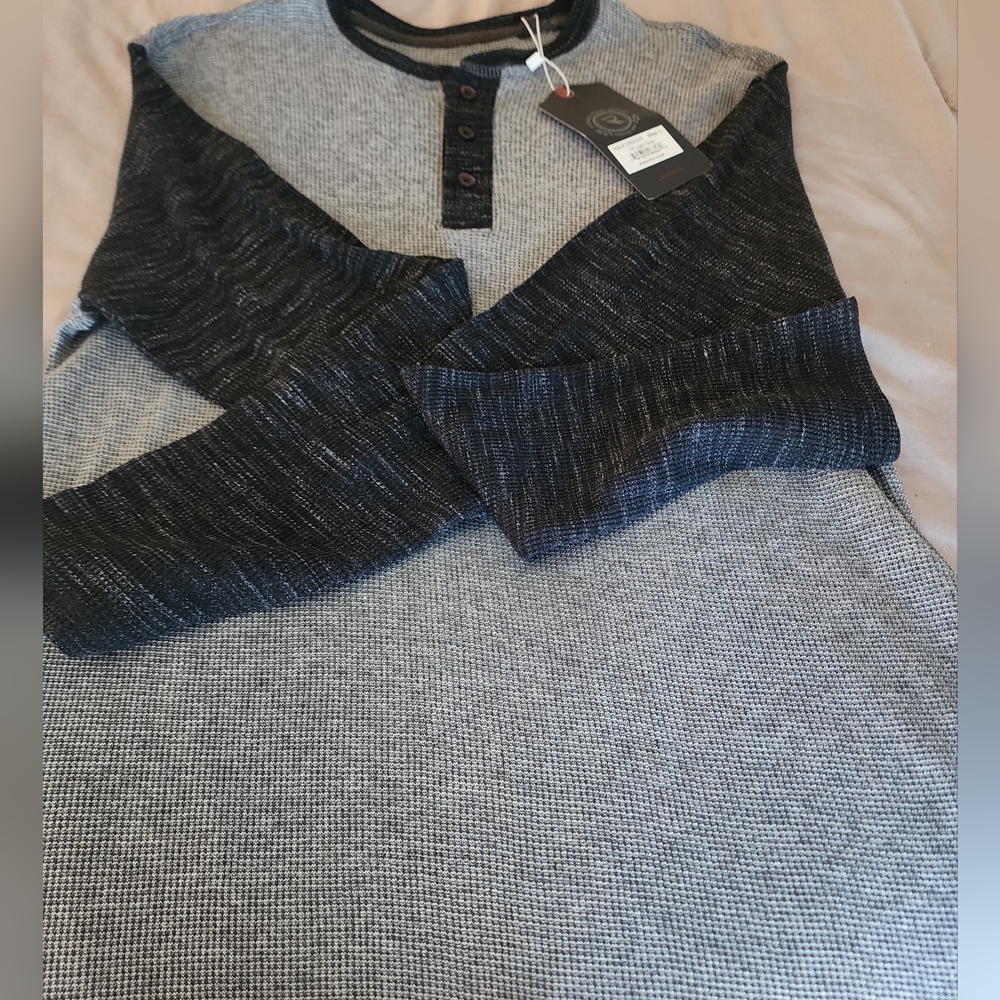 NWT International Report Essentials Thermal Long Sleeve Men's L
